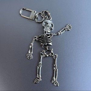 Y2K 2000s vintage skeleton grunge skull gothic silver keychain